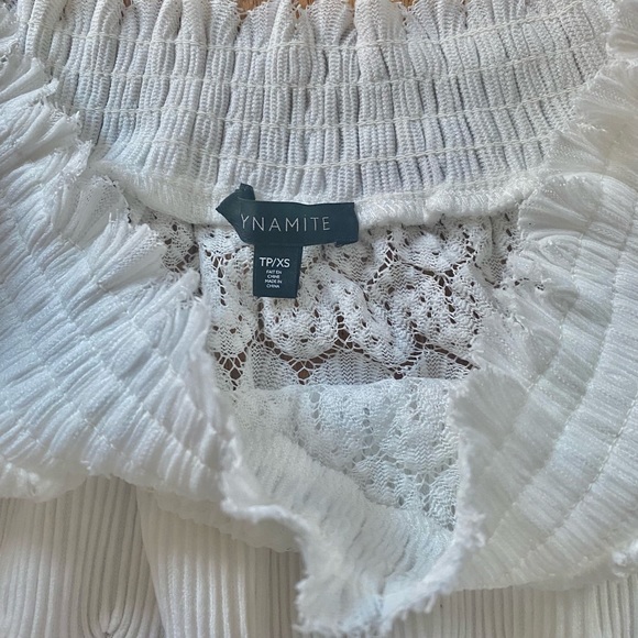 White blouse - Picture 2 of 2